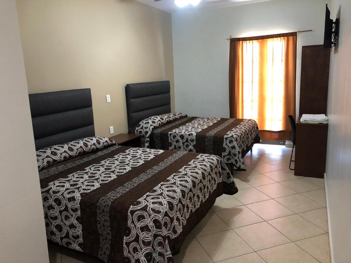 Hotel Posada Ruisenor Сан Хуан де лос Лагос Екстериор снимка