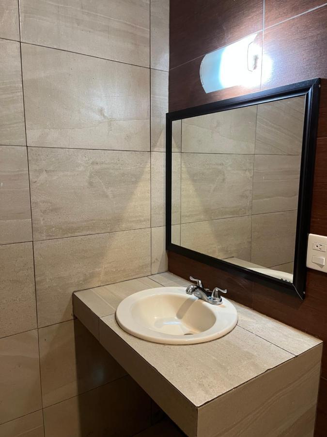 Hotel Posada Ruisenor Сан Хуан де лос Лагос Екстериор снимка