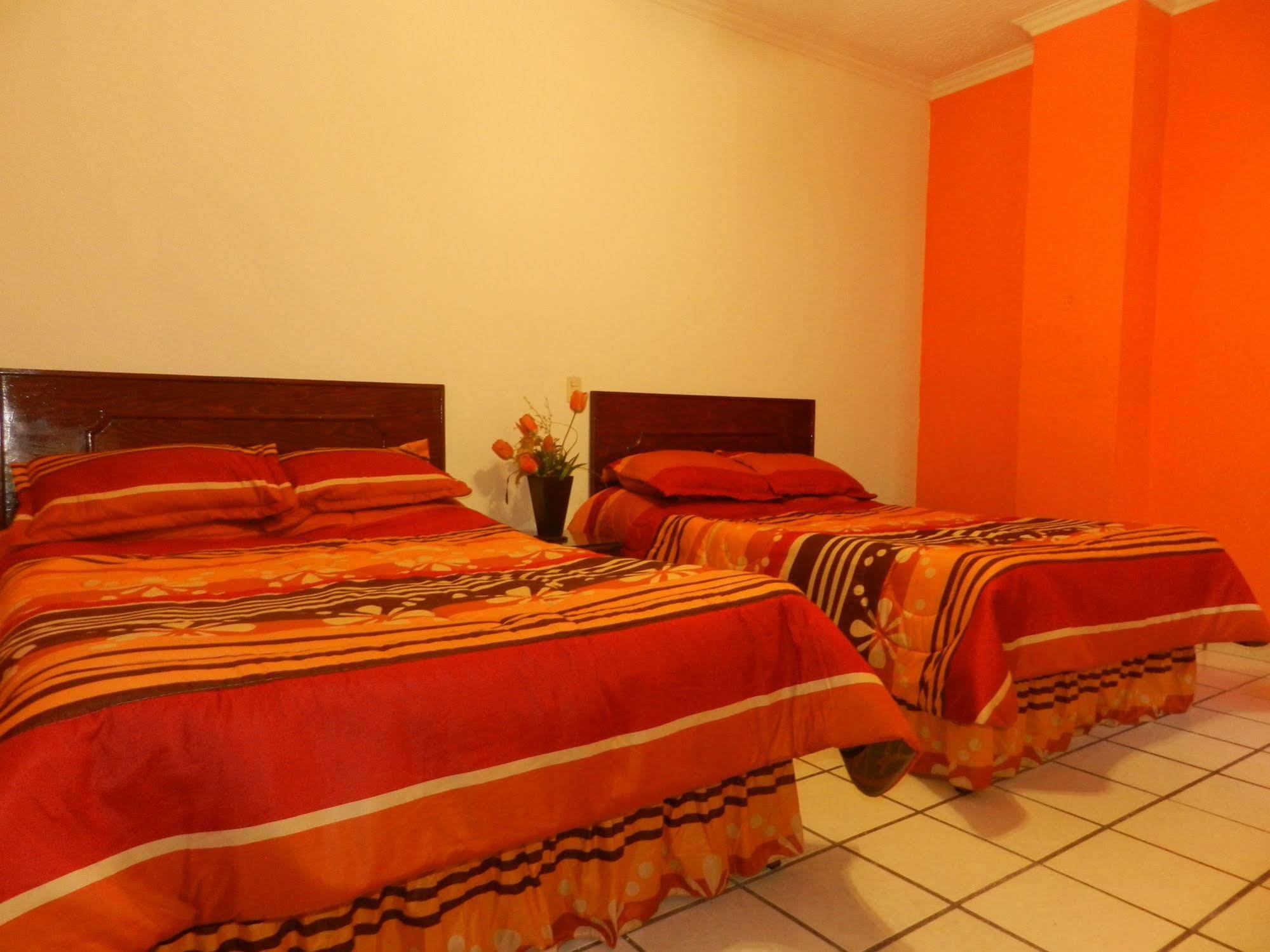 Hotel Posada Ruisenor Сан Хуан де лос Лагос Екстериор снимка